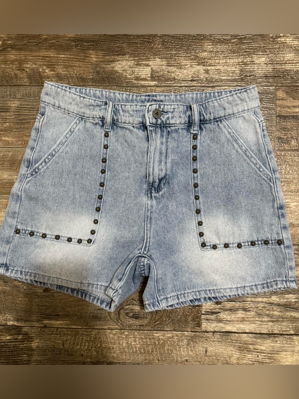Two fly Light Wash Stud-Trim Denim Shorts - Women